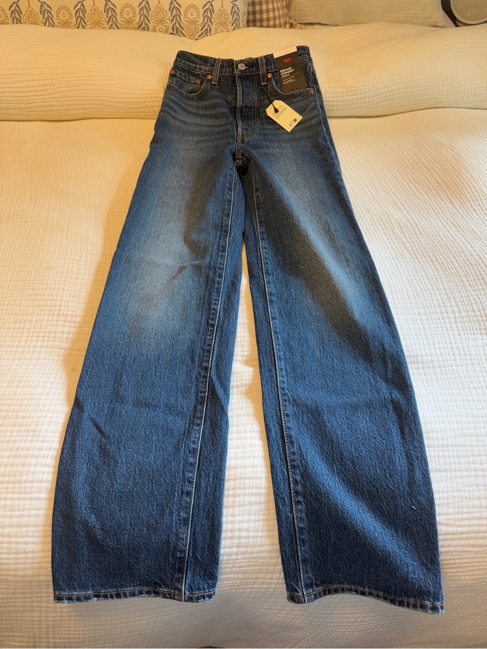 NWT! Levi's - Ribcage Straight Ankle - 23